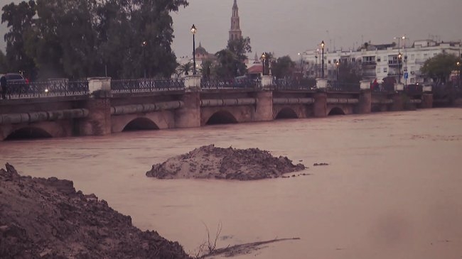 El ayuntamiento mantiene activada la fase dos de emergencia por la crecida del río Genil