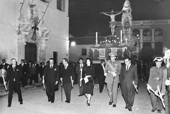 Paso del Cristo de la Expiracion a su paso por la Pza de Santa Maria