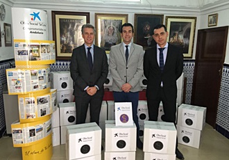 entrega cestas navideñas de la hermandad y la caixa