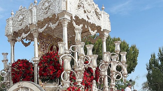Simpecado de la Hermandad de Nuestra Señora del Rocío de Écija