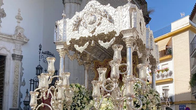 Simpecado de la Hermandad de Nuestra Señora del Rocío de Écija