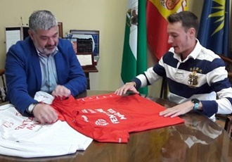 El atleta ecijano David Palacio promocionará la próxima temporada la marca Turismo de Écija.