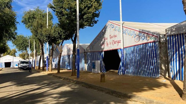 casetas en el recinto ferial en La Alcarrachela