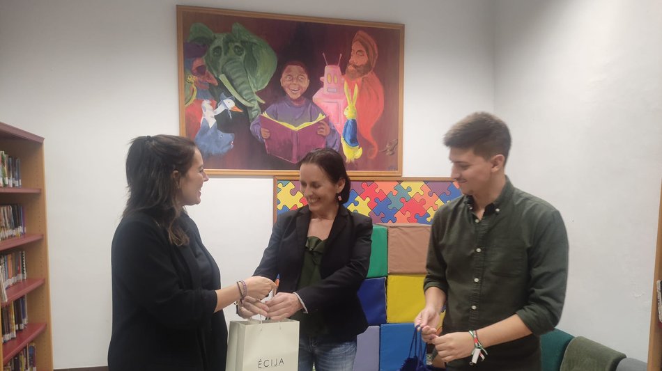 entrega premio concurso Día Internacional de las Bibliotecas