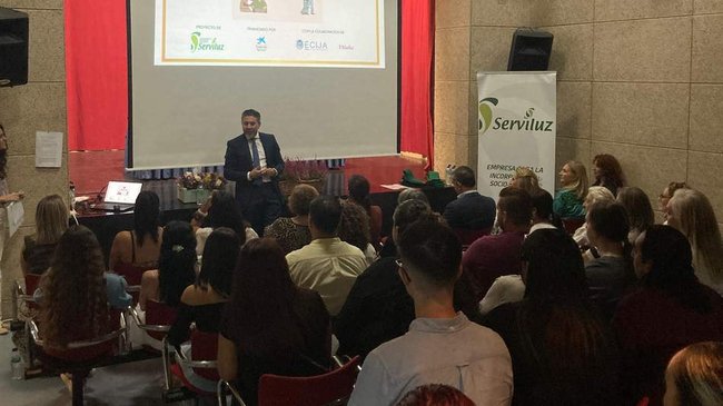 Once personas se graduan en el curso de atención sociosanitaria de ‘Serviluz’