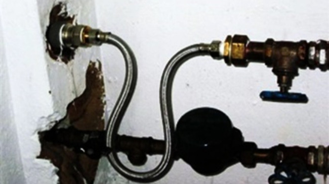 conexiones fraudulentas a la red de abastecimiento de agua