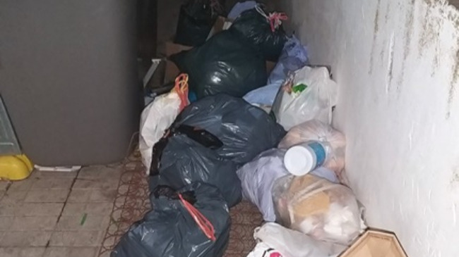 BASURA FUERA DE LOS CONTENEDORES