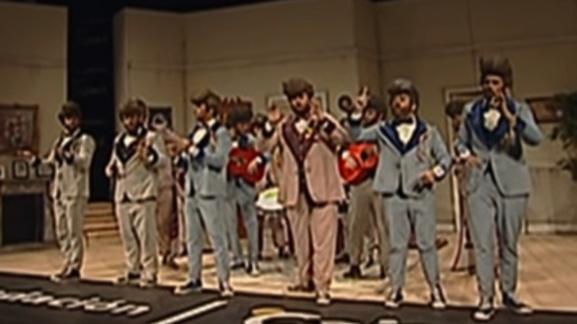 chirigota astigitana ‘Paqui, baja aunque sea en pijama’