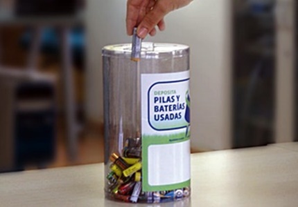 contenedor pilas usadas