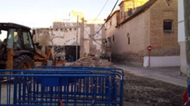 derribo de la portada de la calle Almonas