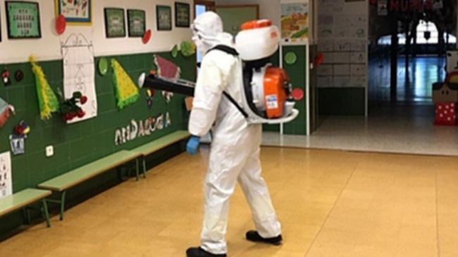 desinfectando colegio ecijano