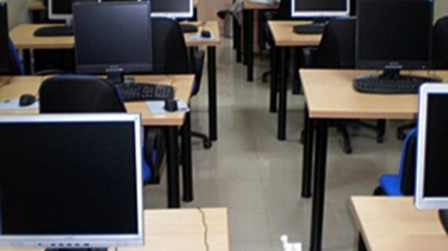 equipos informáticos del Aula Mentor de Écija