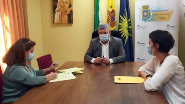 ayuntamiento firma su primer convenio de colaboración con Cruz Roja Española