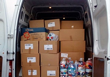 FURGONETA LLENA DE TAPONES