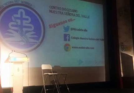 Éxito de asistencia en el primer encuentro educativo "Hacia el Futuro" que organizaba el Colegio Ntra. Sra. del Valle.