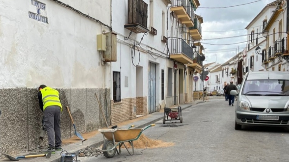 obras de actualización de la calle Fuentes de Andalucía