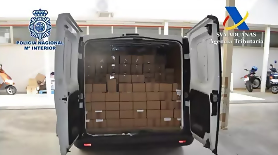 720 kilos de tabaco de contrabando en una furgoneta de alquiler