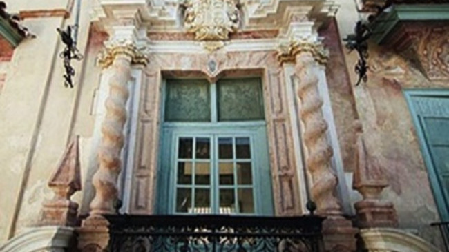 portada principal del Palacio de los Marqueses de Peñaflor
