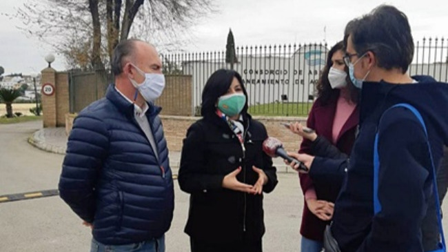rueda prensa pp benceno en el agua