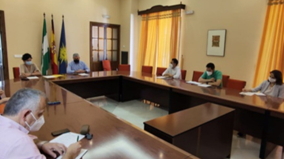 reunión entre los responsables del Área de Educación del Ayuntamiento de Écija y los centros educativos de secundaria