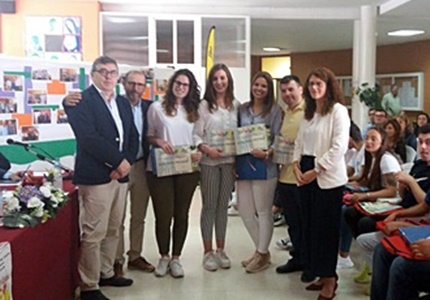 alumnas de safa segundo premio en el concurso Jovemprende