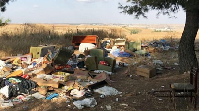 vertidos de residuos en zonas verdes de Écija